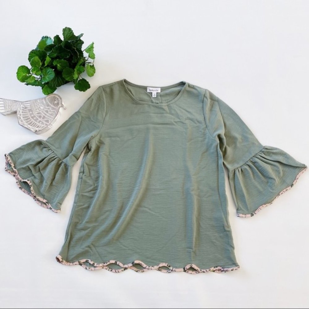 Hailey & Co | Annabelle Sage 3/4 Bell Sleeve Floral Scalloped Trim Top Large New - Picture 2 of 15